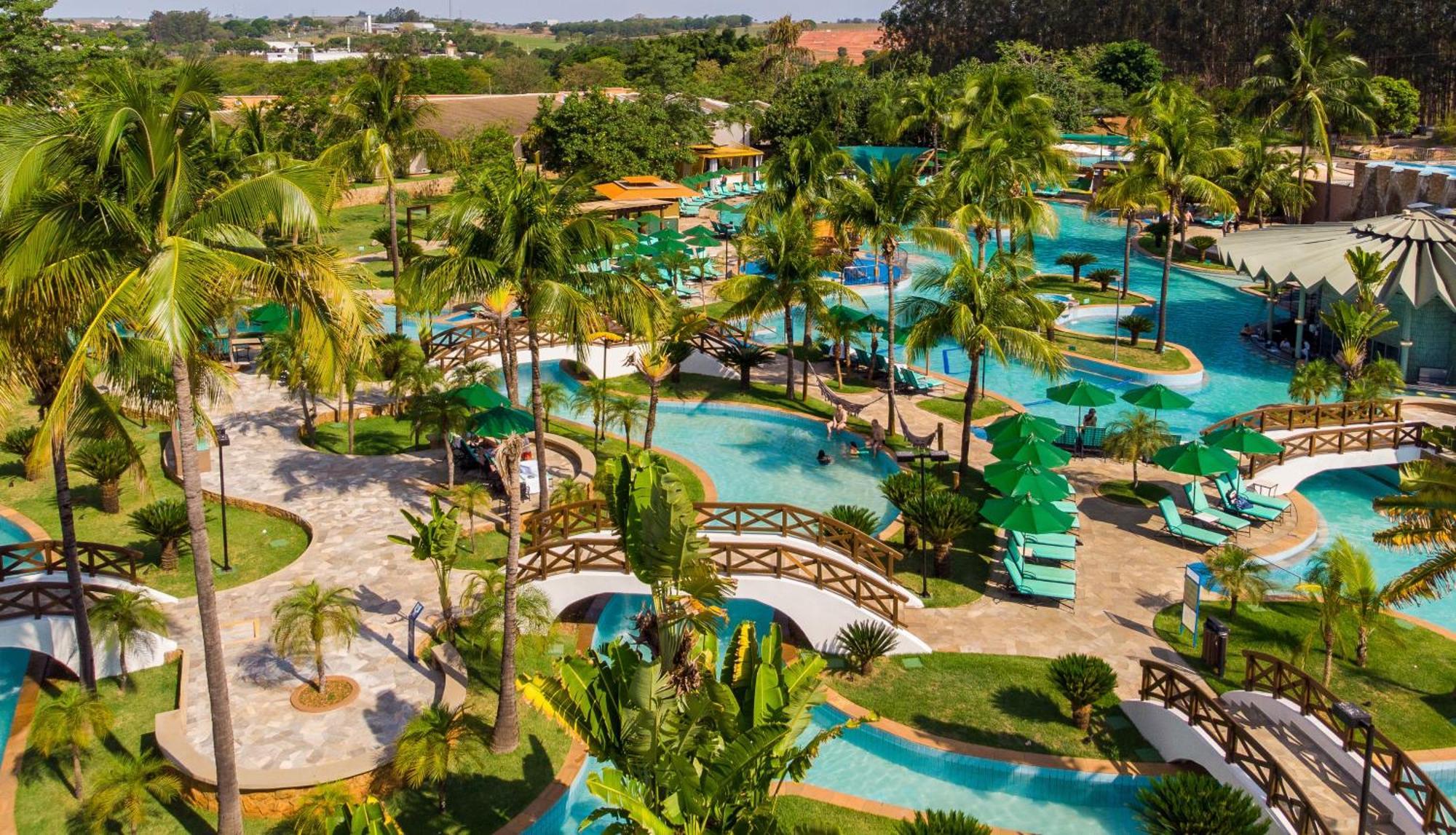 Blue Tree Thermas De Lins Resort Bagian luar foto The resort's lagoon